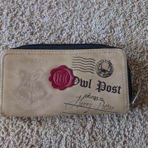 Harry Potter Owl Post Beige Zip Wallet with Red Seal